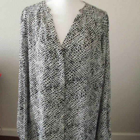 Apt 9 Size 3X Dalmatian Spot Print Blouse Long Sleeve No Collar - Picture 5 of 6